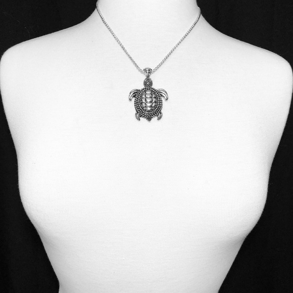 Sea Turtle Silver Pendant Necklace Earrings Set - Picture 3 of 3